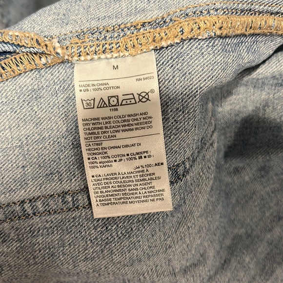 Old navy distressed jean jacket - Picture 3 of 5